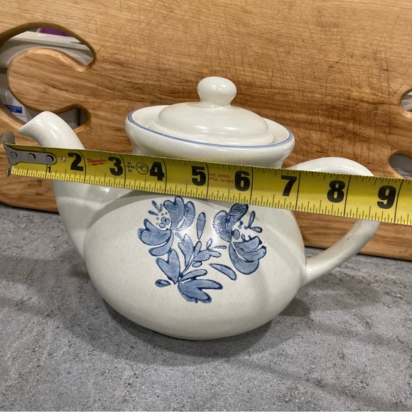 Pfaltzgraff Yorktowne tea pot with lid - Picture 11 of 11